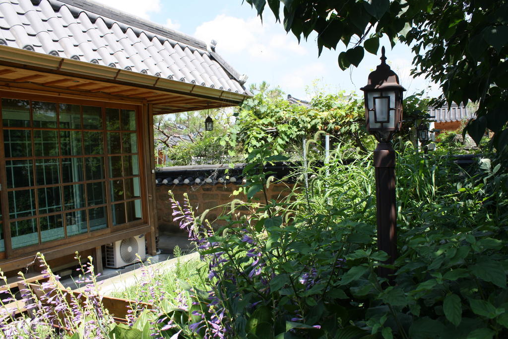 Dukmanjae Hotell Jeonju Exteriör bild