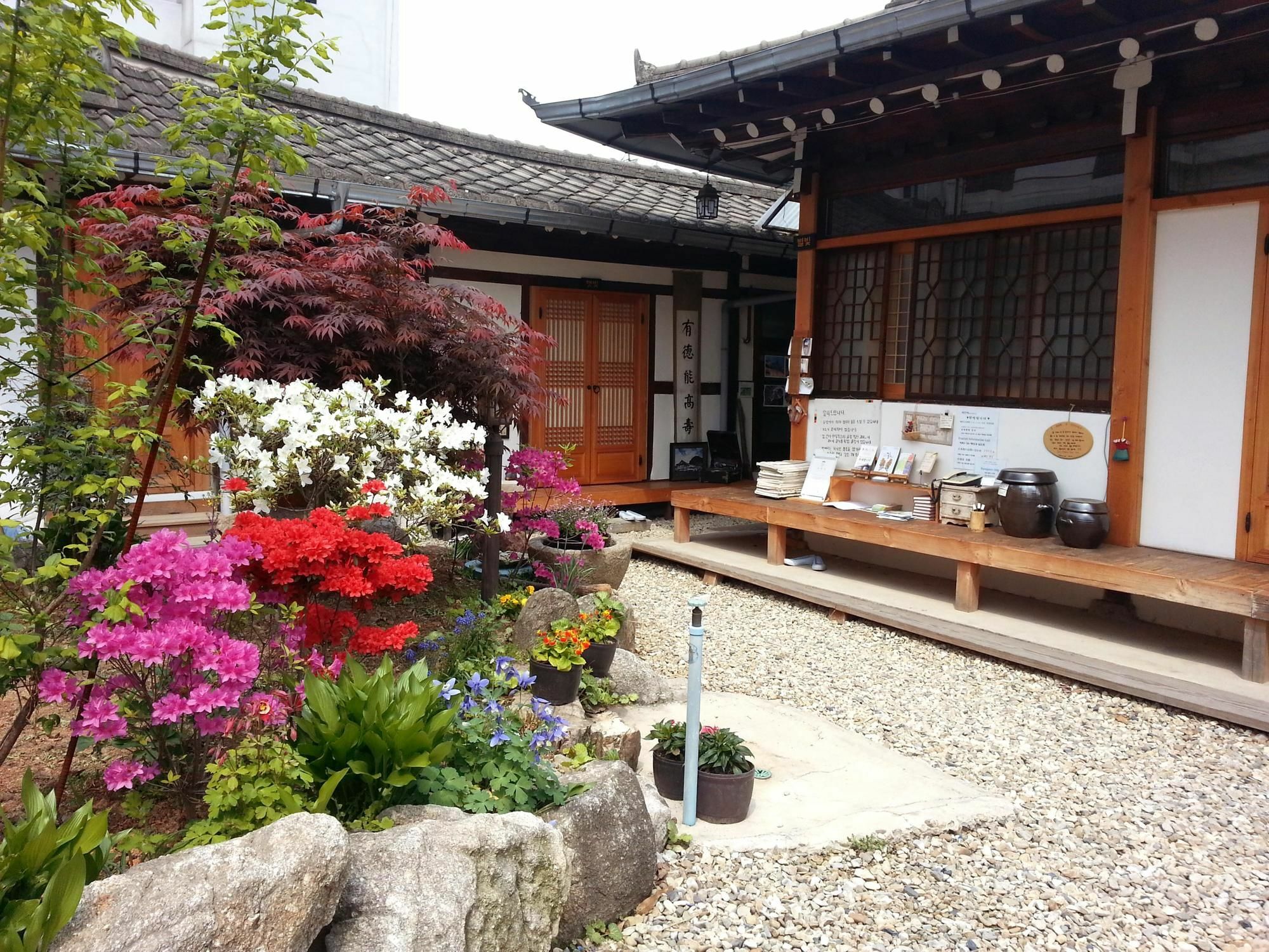 Dukmanjae Hotell Jeonju Exteriör bild